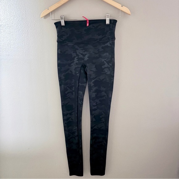 SPANX Black Camouflage Leggings - Picture 1 of 7
